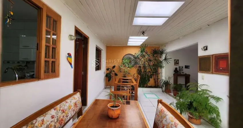 Casa a Venda no Veleiros com 3 Dormitórios e 2 Vagas de Garagem