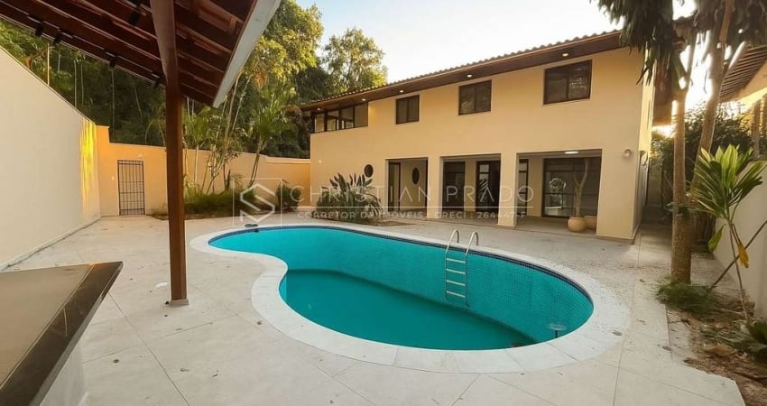 Sobrado 4 Dormitórios 2 Suítes 5 Vagas com Piscina à Venda no Bolsão