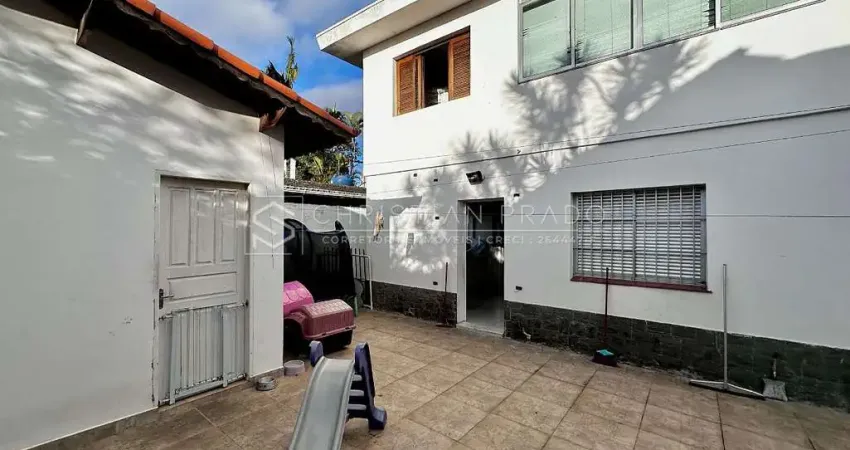 Casa a Venda em Veleiros com 4 Dormitórios 1 Suíte e 4 Vagas de Garagem