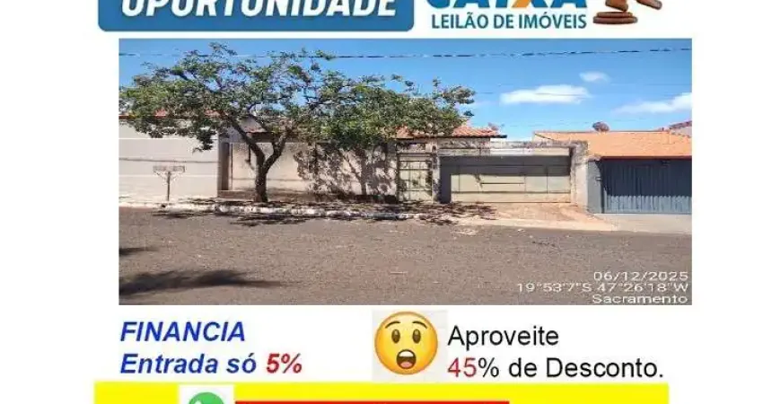 Casa com 2 quartos à venda na Rua Benedito Valadares, Centro, Sacramento