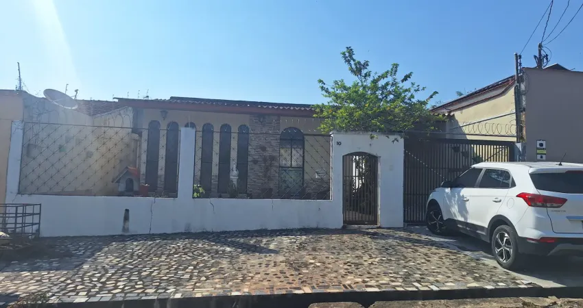 Casa com 3 quartos à venda na Rua Latino Coelho, 10, Compensa, Manaus