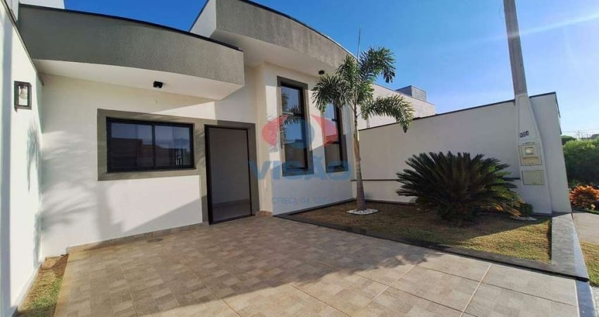 Casa com 2 dormitórios e vaga para carro em condomínio Vila Rica.