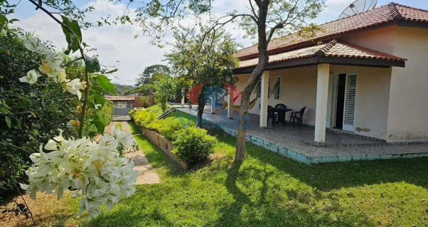 Chácara à venda no condomínio Terras de Itaici com 3 quartos, 1 suíte e área gourmet em Indaiatuba/SP.