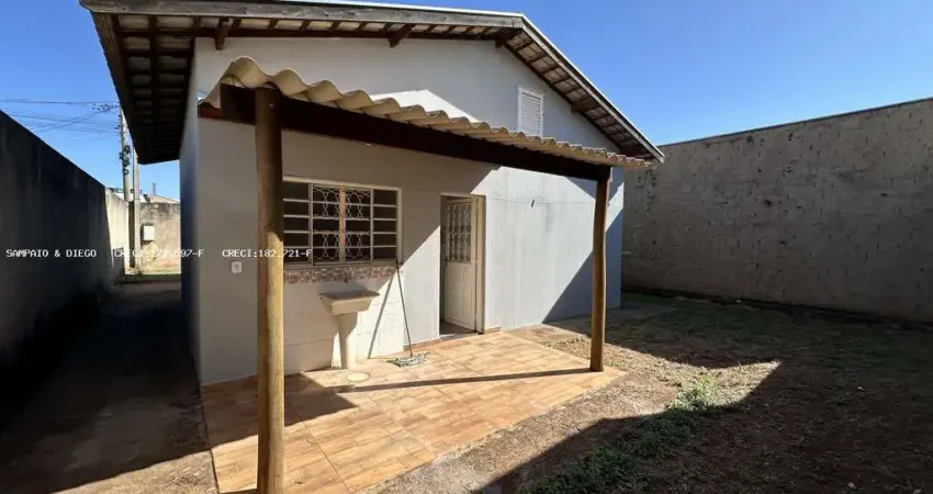 Casa para Venda em Jaboticabal, Jardim Morada Nova, 2 dormitórios, 1 suíte, 2 banheiros, 3 vagas