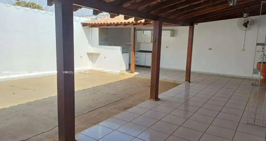 Casa para Venda em Jaboticabal, Nova Jaboticabal, 3 dormitórios, 1 suíte, 1 banheiro, 2 vagas