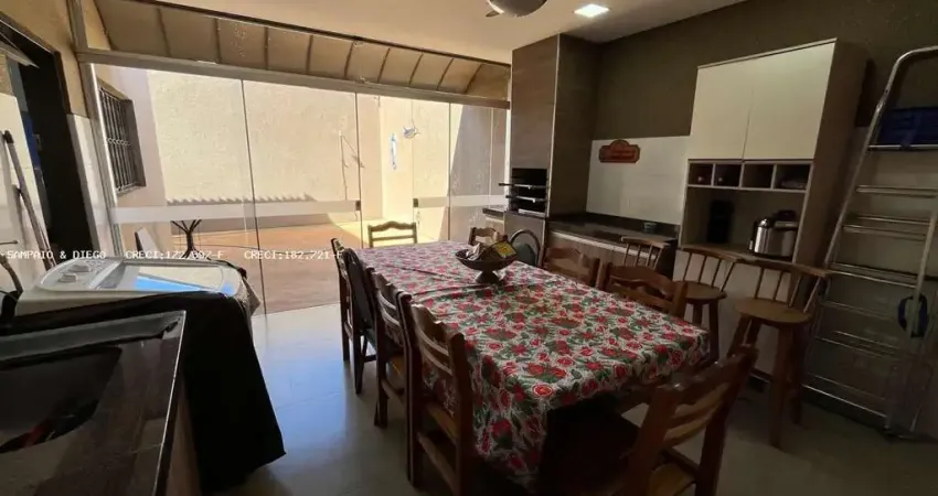 Casa para venda em jaboticabal, centro, 3 dormitórios, 2 suítes, 1 banheiro, 2 vagas