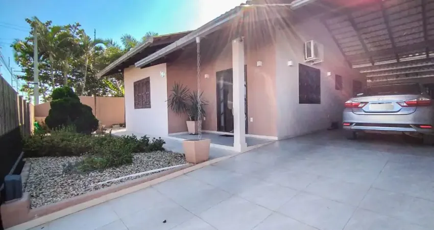 CASA AVERBADA COM PISCINA, NO CENTRO DE BARRA VELHA E O MELHOR MOBILIADA COM MOVEIS PLANEJADOS EM TODOS OS AMBIENTES