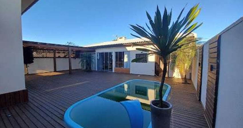 Excelente casa com piscina na Urussanguinha em Araranguá SC