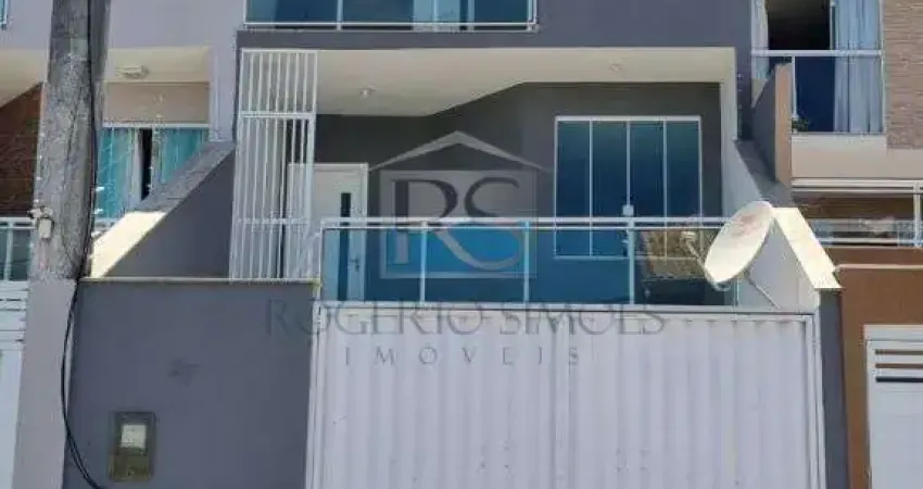 Otima casa com 03 quartos, sendo 01 suite 02 vagas cobertas de garagem - Jardim Vitoria Macae-RJ