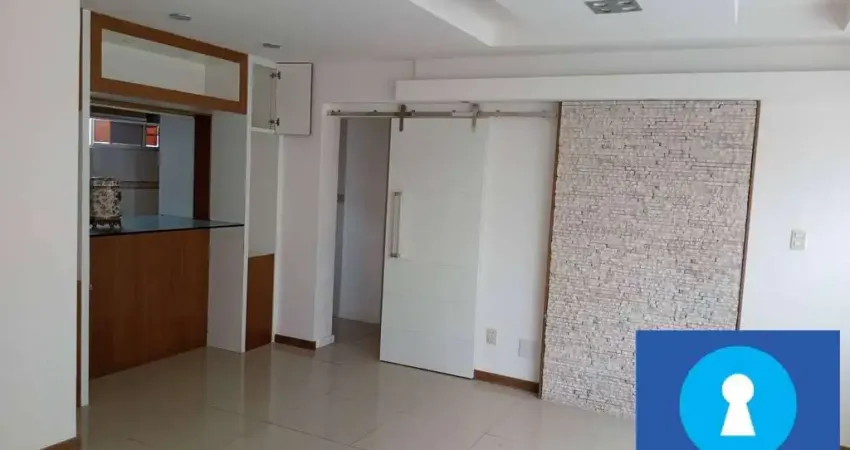 Apartamento andar alto, 2 quartos, sendo 1 suite e closet, bairro madalena