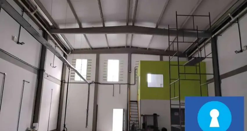 Galpão reformado, bem localizado no bairro da várzea, 360 metros área total