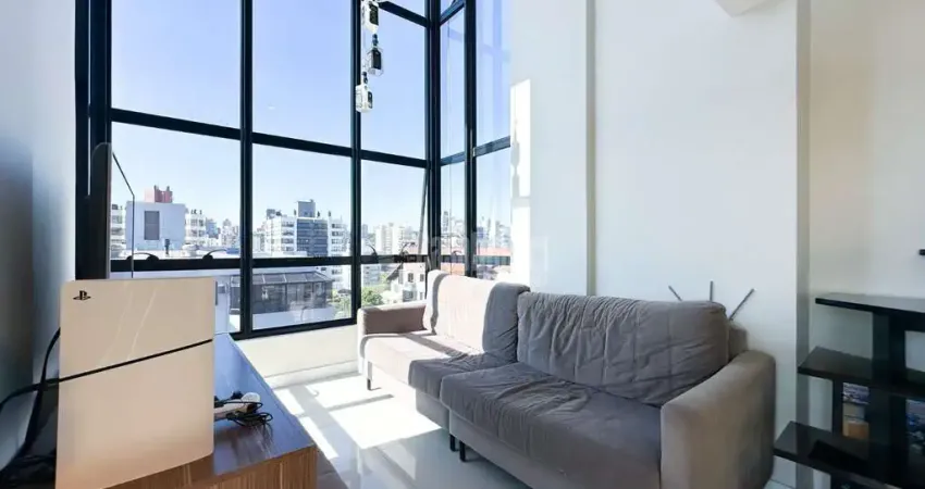 Lof com pé direito duplo totalmente mobiliado e decorado no bairro humaitá