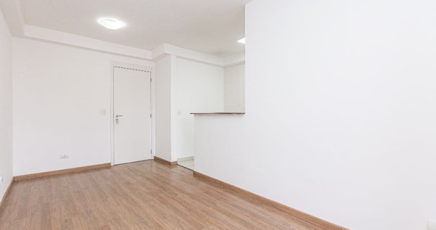 Apartamento para alugar em Condomínio Clube no Capão Raso, com 2 quartos, 1 banheiro e 1 vaga de garagem coberta