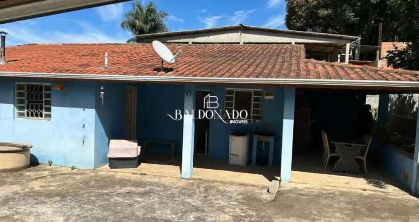 Chácara em Extrema MG à venda 2 quartos lago e rio nos fundos