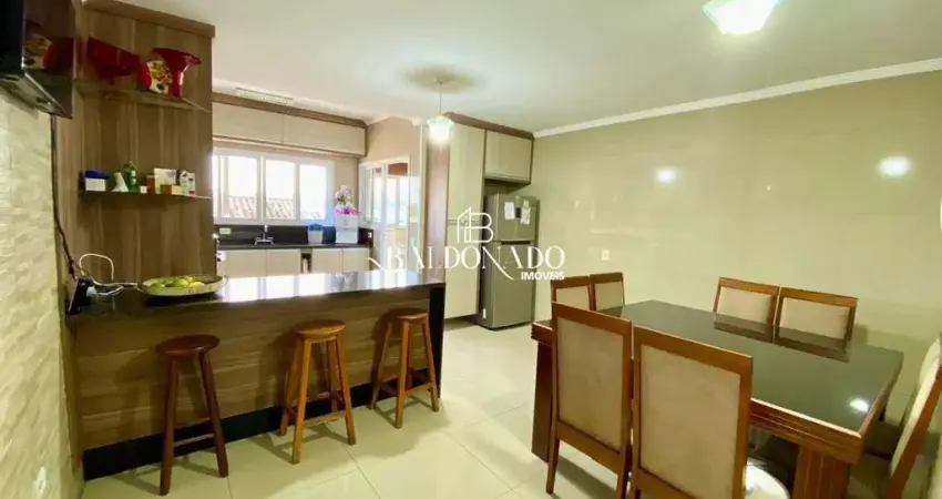 Casa em Extrema MG à venda sobrado 3 minutos do centro
