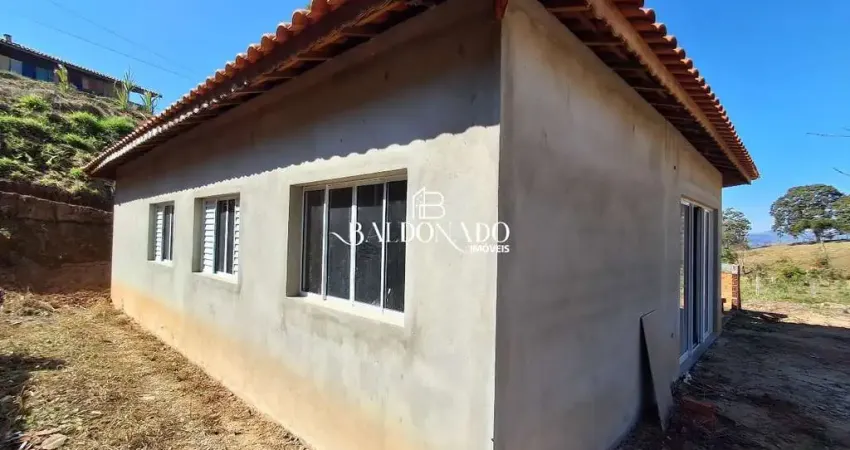 CHÁCARA EM EXTREMA MG 1.800M² A 10KM DO CENTRO COM RIBEIRÃO