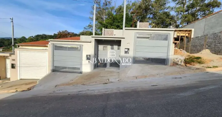 Casa em Extrema MG à venda PROX. AO CENTRO 2 DORM. GARAGEM