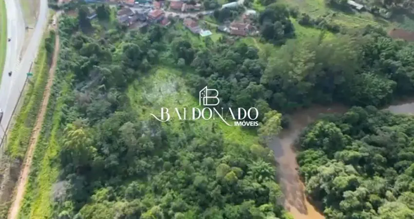 Terreno comercial à venda no Centro, Vargem