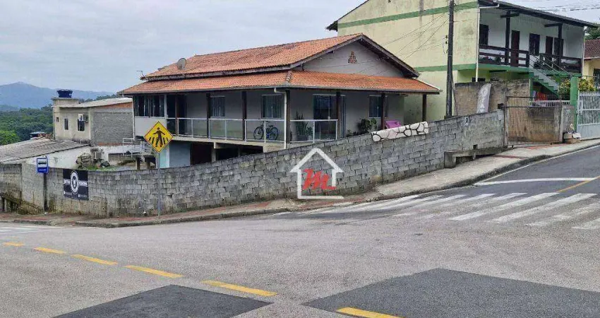 Casa com 3 dormitórios à venda, 196 m² por R$ 690.000,00 - Escola Agrícola - Blumenau/SC