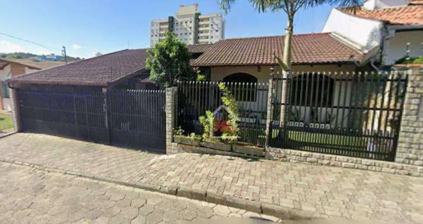 Essa casa térrea é daquelas que conquistam no primeiro olhar, com 3 dormitórios, piscina aquecida, 289 m² por r$ 1.100.000 - velha - blumenau/sc