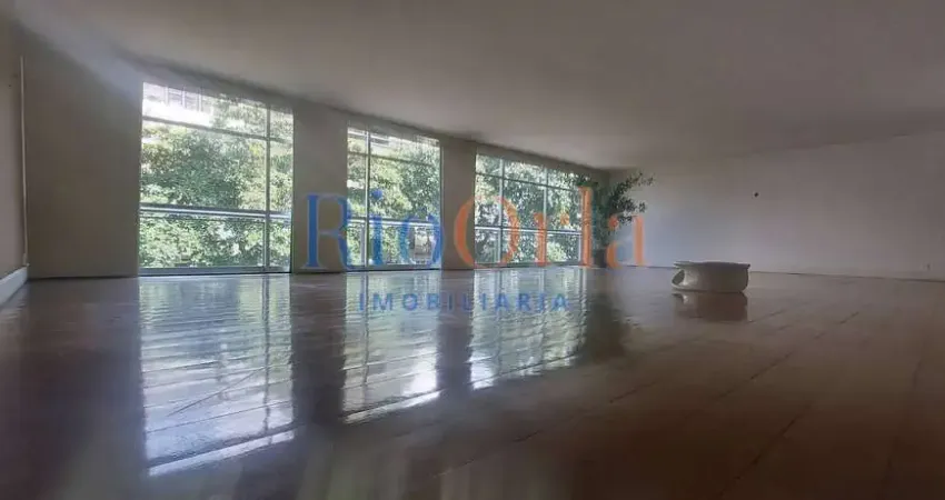 Leblon, quadra da praia, 1 por andar, 297 m2, 3 quartos, luxo!