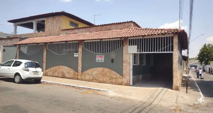 Casa com 4 quartos à venda na Rua R 10, Vila Redenção, Goiânia