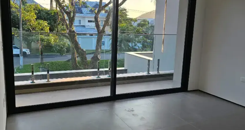 Casa em condomínio fechado com 4 quartos à venda na Rua Ivaldo de Azambuja, 20, Barra da Tijuca, Rio de Janeiro