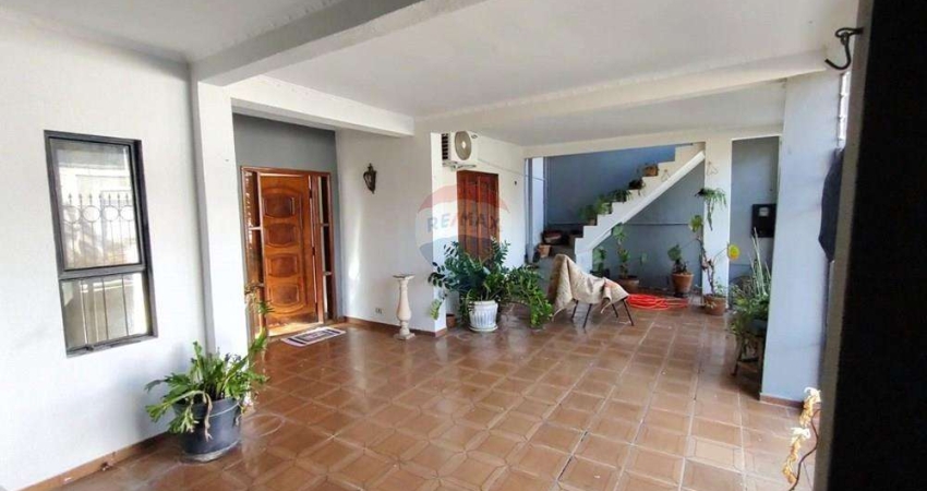 Sobrado à venda na Vila Souto  4 quartos com 2 suítes 1 sala 1 copa  1 cozinha e garagem para 3 carros