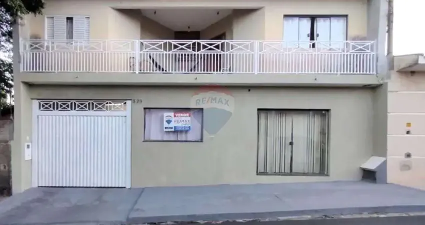 Casa á venda, com 5 quartos, garagem para 3 carros próximo a Bernadinho De Campos