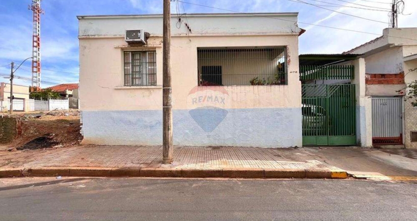 casa a venda em Vila Falcão, 3 quartos, 2 banheiros, 3 vagas de garagem, próximo a Paróquia S. Benedito