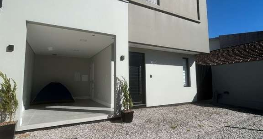 Casa com 3 quartos para alugar na Antonio Matos Areias, 582, Estreito, Florianópolis