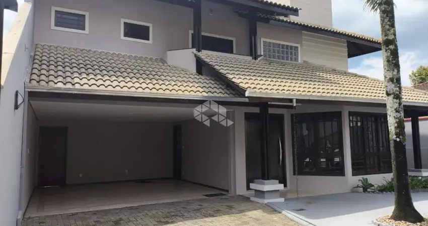 Casa com 3 quartos à venda na Rua Augusto Ernesto Boettcher, 155, Floresta, Joinville