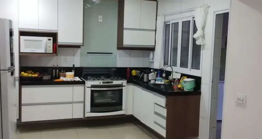 Casa para venda possui 265 metros quadrados com 4 quartos