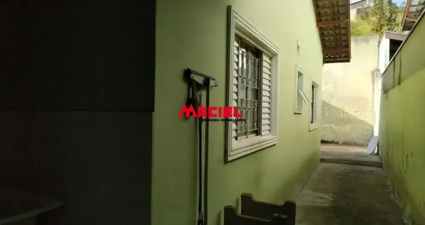 Mosca branca , belíssimo sobrado , com de casa térrea.