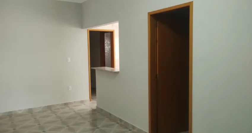 Casa nova cheirando a tinta ,vale a pena conhecer , projeto moderno e bem dividido próximo ao comercio em geral , escolas ,padaria ,açougue , farmácia  etc.