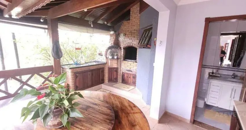 Casa com 4 dormitórios à venda, 244 m²