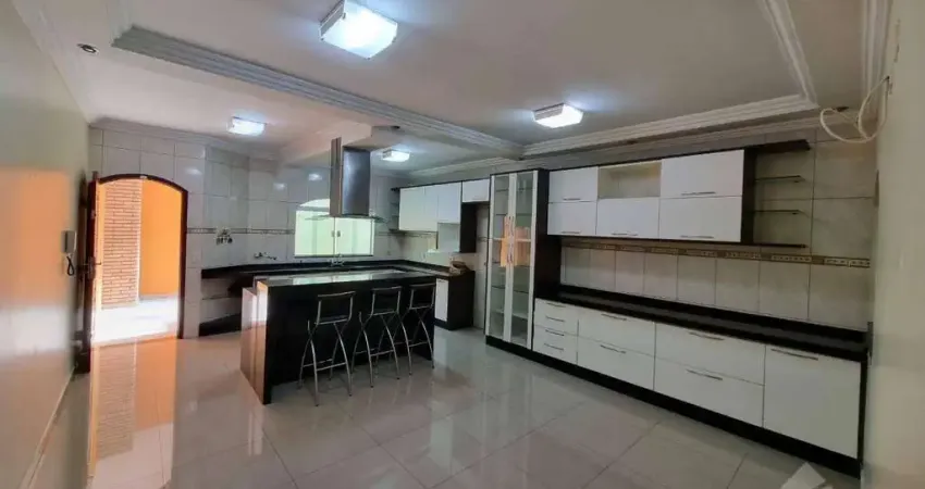 Sobrado com 3 dormitórios à venda, 272 m² por R$ 1.200.000,00 - Parque São Vicente - Mauá/SP