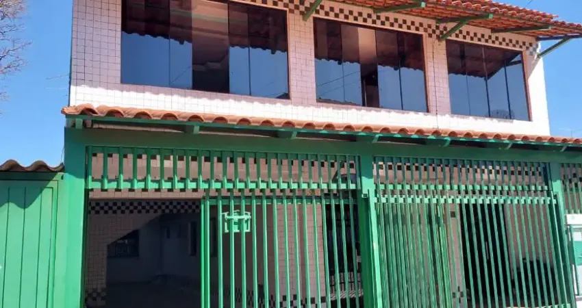 SOBRADO NA QNL 12 **BAIXOU**  ***INVESTIDOR***  PRÓXIMO A FEIRA PERMANENTE !!!!