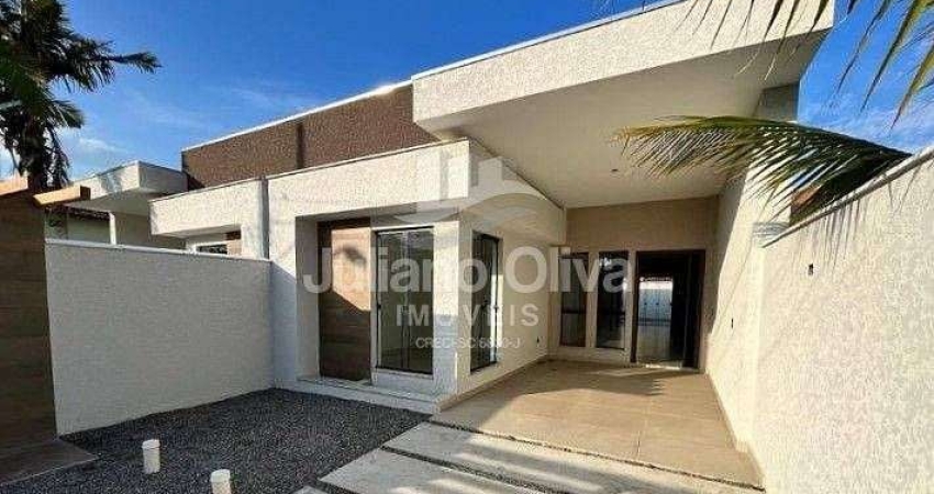 Casa à Venda em Ótima Localização, Barra do Saí - Itapoá