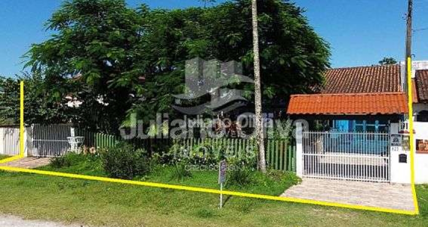 Casa à Venda com 2 Suítes à 280m do mar - Barra do Saí