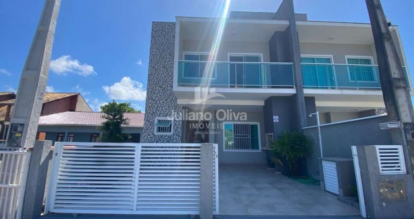 Sobrado com localização estratégica na Praia de Itapoá