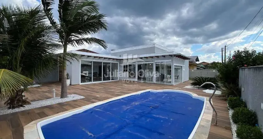 Casa com Piscina a 100 Metros do Mar - Barra do Saí