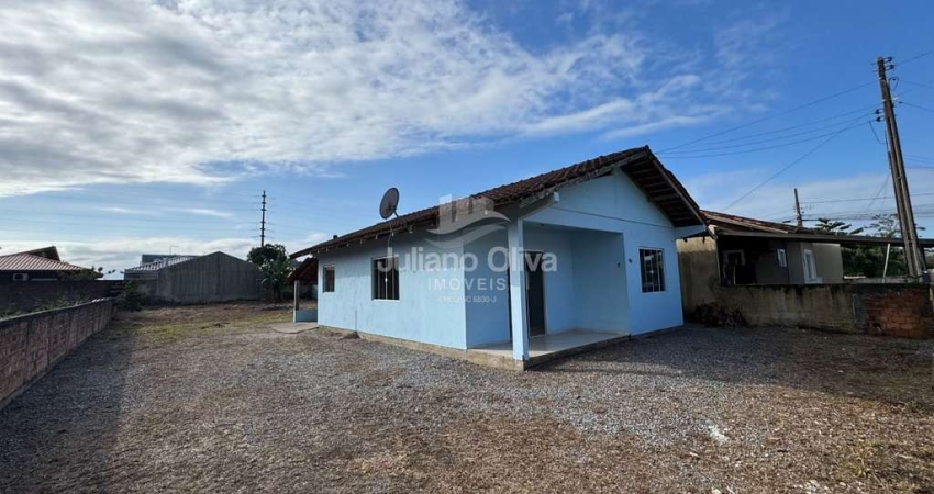 Casa á Venda com Terreno Amplo - Centro