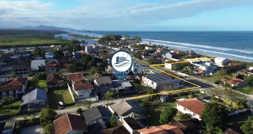 Casa com Amplo Terreno à 230 Metros do Mar - Barra do Sai