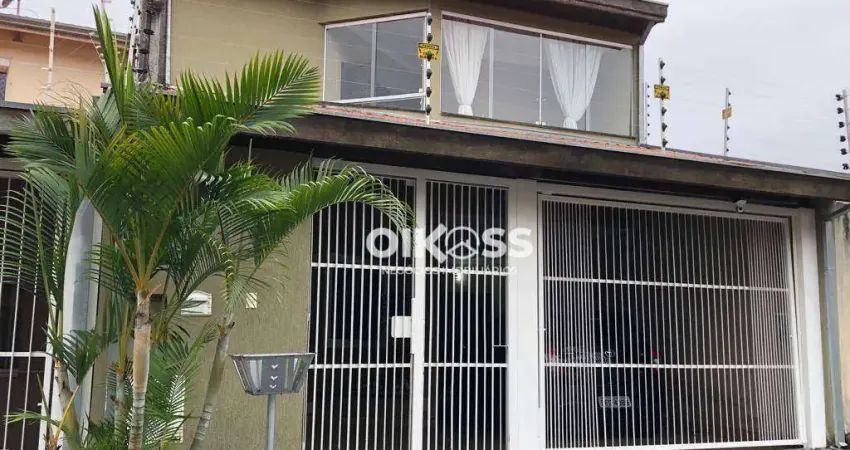 Sobrado com 4 dormitórios, 230 m² - venda por R$ 750.000,00 ou aluguel por R$ 3.876,00/mês - Loteamento Villa Branca - Jacareí/SP