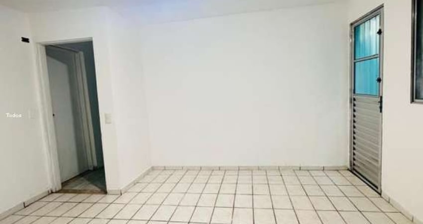 Casa com 03 cômodos para alugar em Santana de Parnaíba - SP