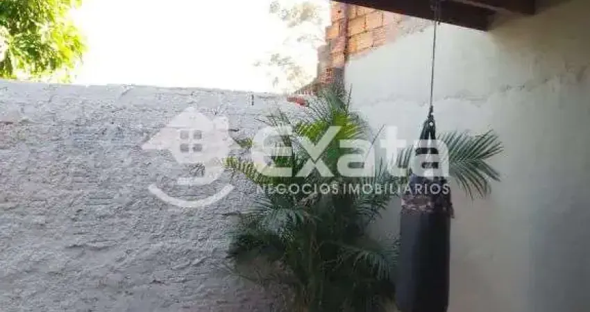 Casa Terrea a Venda no Bairro Caputera - Oportunidade Imperdivel!  Venha conhecer esta linda casa terrea, perfeita para a sua familia!   - 3 Dormitorios: Amplos e arejados, ideais para o conforto de t