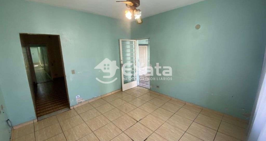 Casa padrao com 3 dormitorios e amplo espaco de garagem na Vila Carvalho - Sorocaba