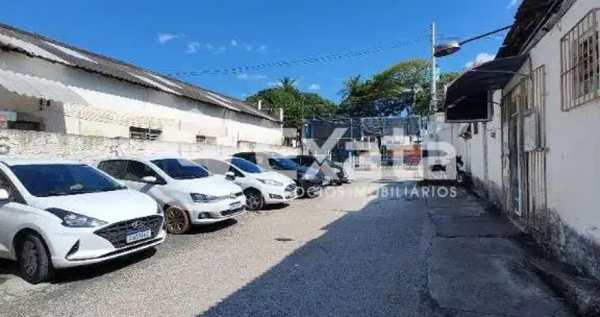 Excelente ponto comercial, para venda estacionamento com lanchonete a frente!