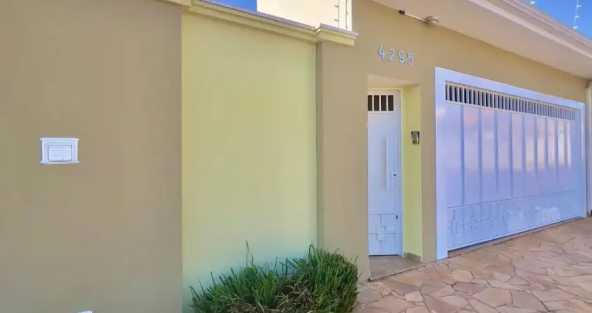 Casa com 3 quartos à venda na Avenida Monsenhor Ângelo Sampaio, 14669, Centro, Petrolina